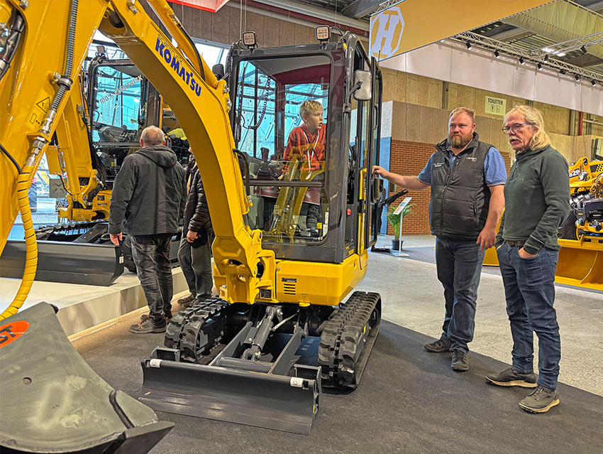 Komatsu lyste naturligvis gult, og det fik mange til at stoppe op og tage ikke mindst minigraverne i nærmere øjesyn. Dem blev der solgt fire af på Agromek.