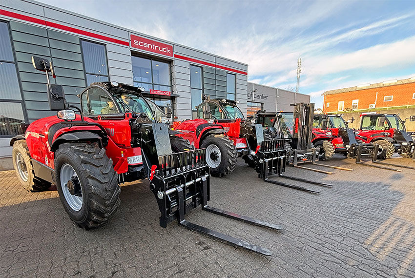 Manitou-parade ved Scantruck-hovedkvarteret i Skive. Alle maskinerne er nu sendt til HUJ A/S.