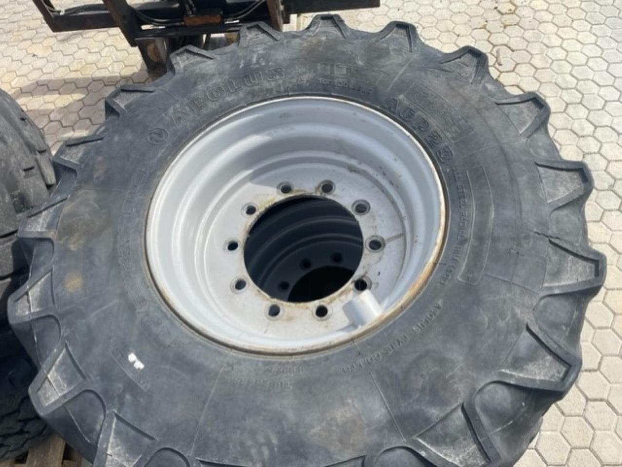 Aeolus däck med fälg 1st 445/65 R22,5